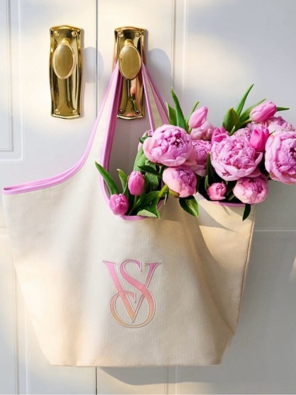 NWT Victoria's Secret Cotton Canvas Beach Tote with Pink Trim and ombre logo VS